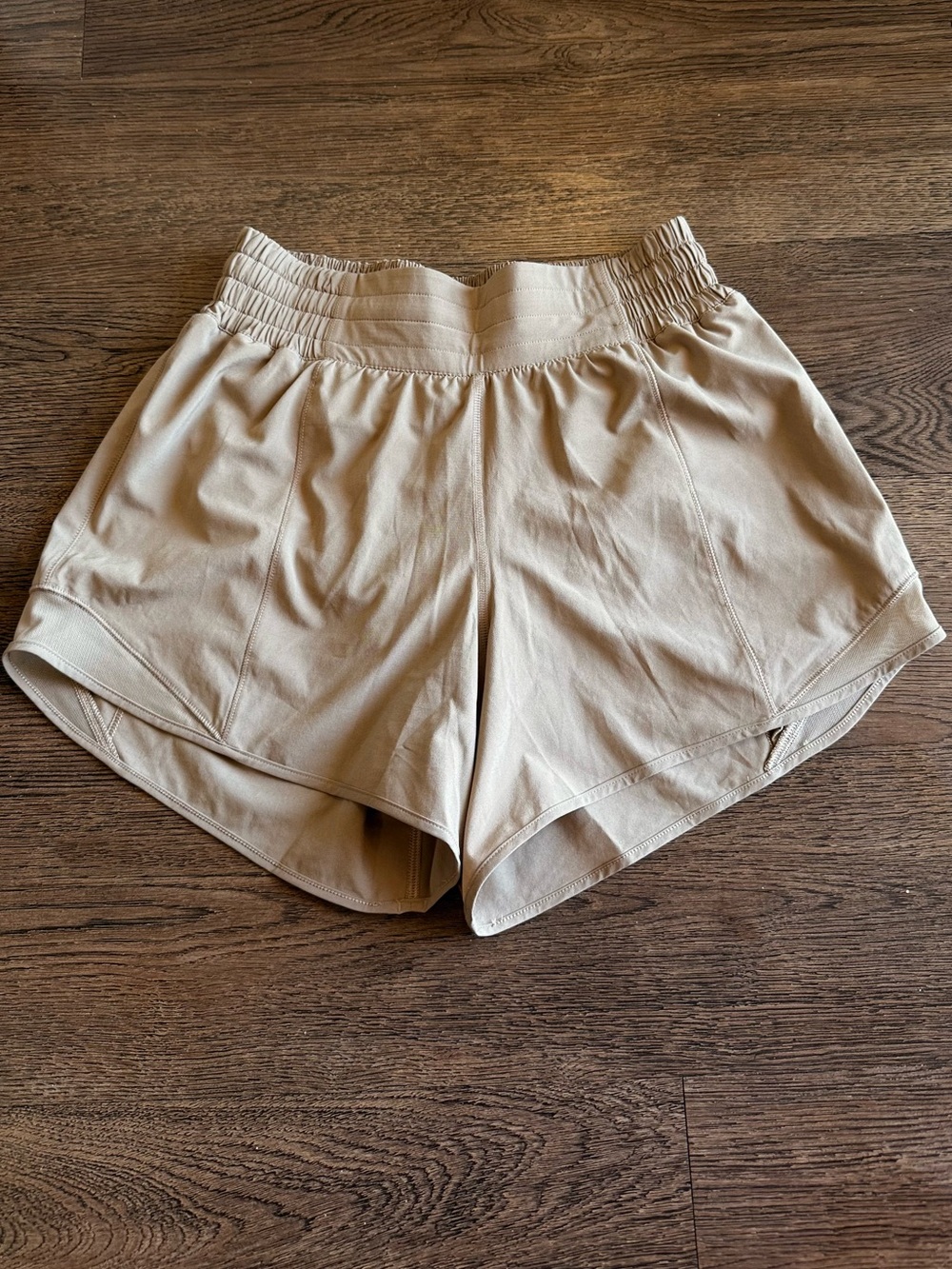 Lululemon Hotty Hot High Rise Shorts 4" Sheer Oak - Picture 3 of 8